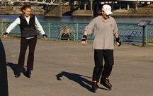 skaters2.jpg (9313 bytes)